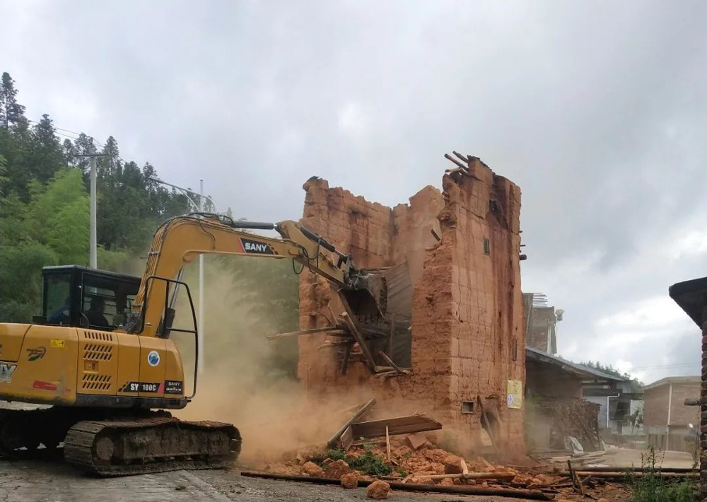 村里收回土地建学校，每年每亩补偿1500元，算以租代征吗？